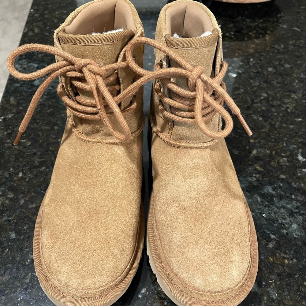 UGG - size 8 - lace up women’s boots - like NEW